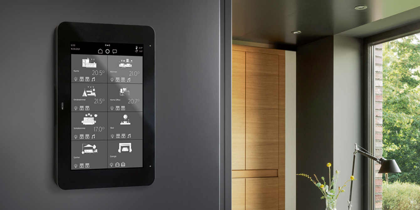 JUNG Smart Panel 8 bei MS-Elektroinstallation in Friedrichsdorf