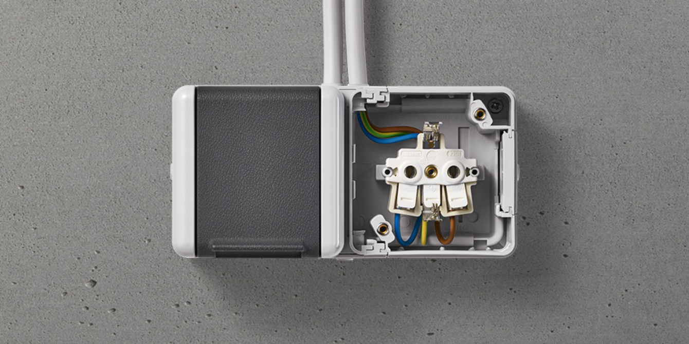 Doppelsteckdose mit Trennsteg bei MS-Elektroinstallation in Friedrichsdorf